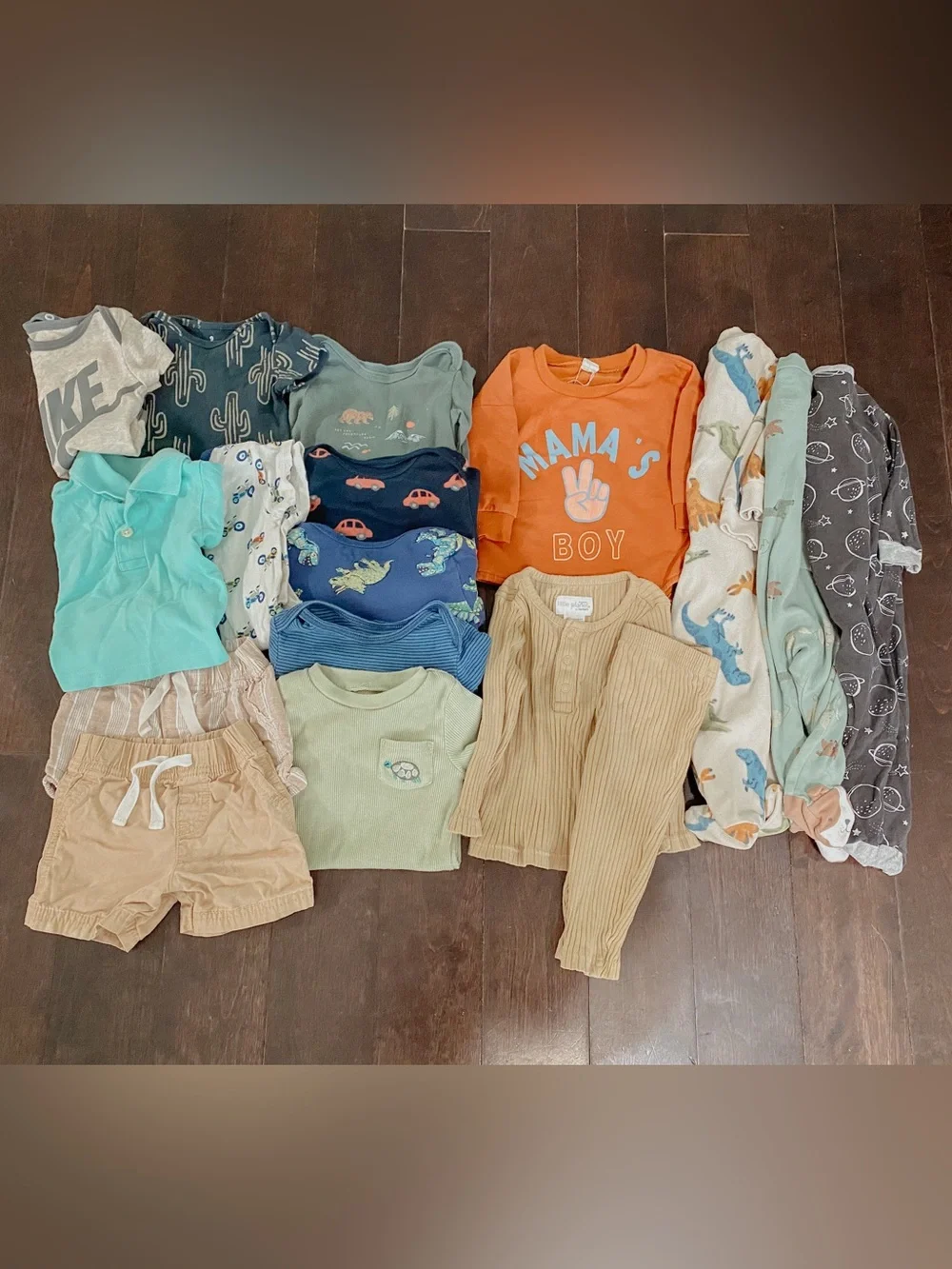 Boys assorted Bodysuits size 6-9 months